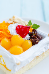 Piece of cake with cashew nut, raisin and Thai sweetmeat made of egg yolk.