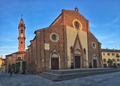 veduta del duomo di Saluzzo in Piemonte