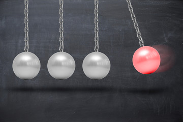 Newton&rsquo;s cradle pendulum 