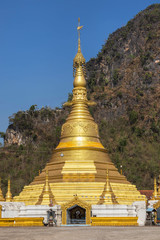 Fototapeta premium big golden pagoda buddhist temple in paya thonzu district Kayin state, Myanmar (Burma) on blue sky background