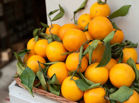 Fine oranges in basket