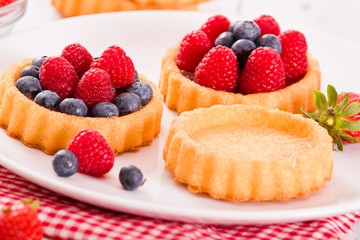 Tartlets with forest fruits. 