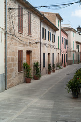 Fototapeta na wymiar Alley in Alcúdia on Mallorca island