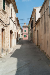 Naklejka na ściany i meble Alley in Alcúdia on Mallorca island