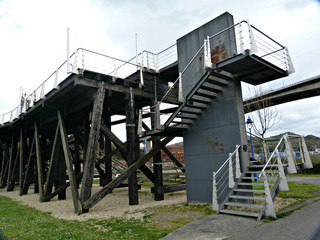 Wooden estructure access