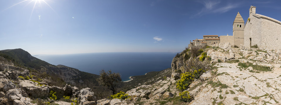 panorama ort lubenice auf der insel cres,kroatien,