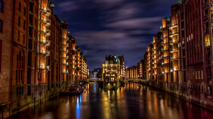 Fototapeta premium Die Speicherstadt in Hamburg - The Warehouse District in Hamburg