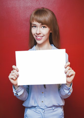 Naklejka premium Woman smiling and holding a piece of paper