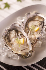 生牡蠣・広島産牡蠣・殻つき　oyster © yumegigiwa