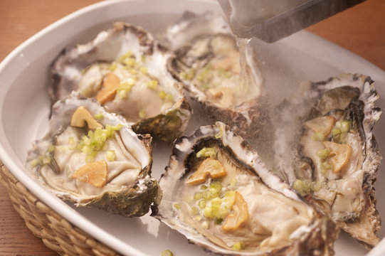 ガーリック蒸し・広島産牡蠣・殻つき　oyster