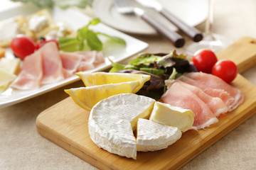 チーズと生ハムのオードブル　Cheese and raw ham hors d 'oeuvres