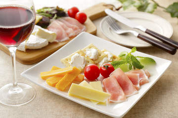 チーズと生ハムのオードブル　Cheese and raw ham hors d 'oeuvres