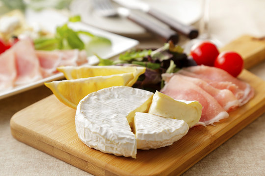 チーズと生ハムのオードブル　Cheese and raw ham hors d 'oeuvres