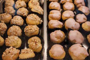 mini cakes with nuts cream