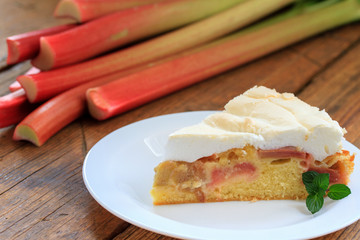 frisch gebackener Rhabarberkuchen