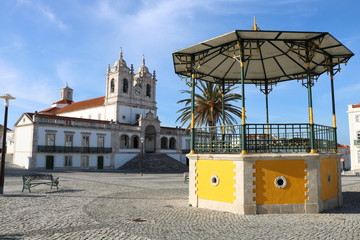 Piazza in Nazare alta. Portogallo