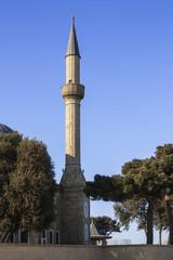 Obraz premium Turkish mosque in the upland Park of Baku, Azerbaijan. March 2017