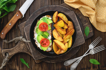 Fried potatoes vegan avocado tomatos sandwiches