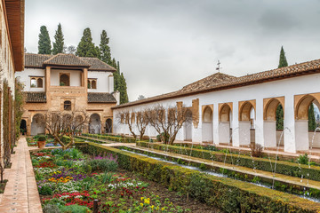 Obraz premium Patio de la Acequia in Generalife, Granada, Spain
