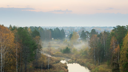 туманное осеннее утро в лесу с рекой, Россия, Урал  © 7ynp100