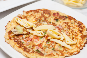 Omelet preparation : Stuffing the omelet