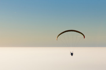Vol brumeux en paramoteur