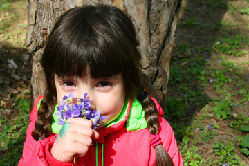 девочка с фиалками
