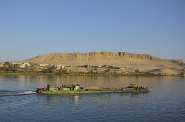 Lastkahn auf dem Nil  zwischen Aschmunia und Tell el Armana