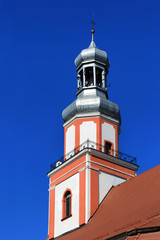 Piękna wieża kościelna w Łosiowie.