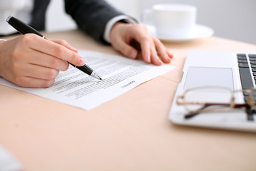 Fototapeta premium Business woman ready to sign a contract