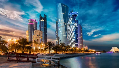 Fotobehang Doha City in Katar bei Sonnenuntergang © moofushi