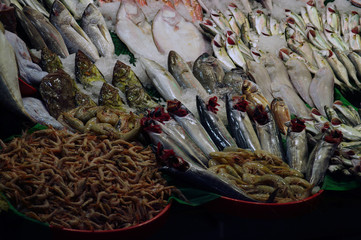 Étal de poisson du marché de Kadikoy - 2