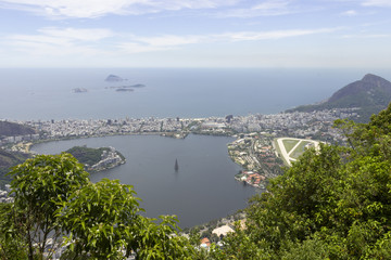 Fototapeta na wymiar Vista da lagoa Rodrigo de Freitas - Rio de Janeiro