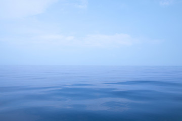 Naklejka premium blue sea with sky
