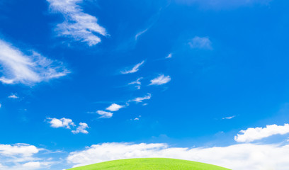 Fototapeta na wymiar 青空と緑の丘