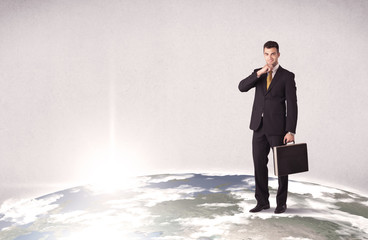 Obraz premium man standing in front of city landscape