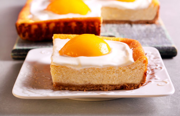 Cheesecake with poached apricots