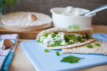 Pita bread with salty cottage cheese with herbs