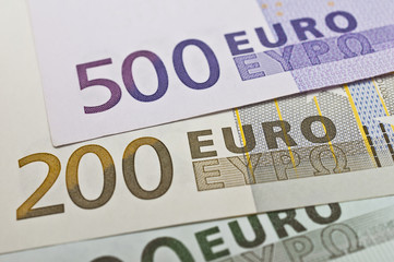Viele verschiedene Euro-Geldscheine 