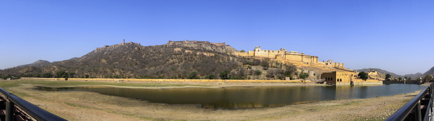 Naklejka premium Panorama of famous Amer (Amber) fort of Rajasthan