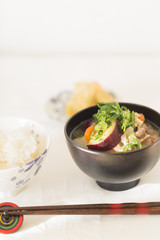 サツマイモの豚汁とだし巻卵の朝食