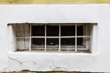 Narrow window