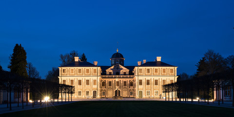 Fototapeta na wymiar Schloss Favorite zur blauen Stunde, Rastatt Förch