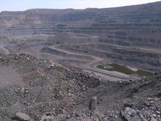 large quarry mining of iron ore