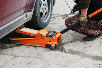 installation of passenger car wheel and replacement on spring tire.