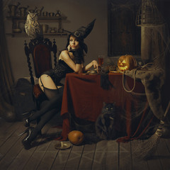 Girl in a Halloween costume - 142804308