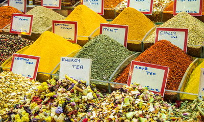 many kinds of spices in the market