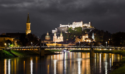 Fototapeta na wymiar Salzburg by night