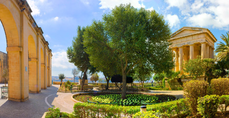 Fototapeta premium Malta Valletta Lower Barrakka Gardens Panorama Alexander Ball Temple