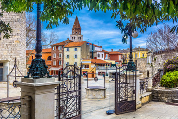 Zadar five wells square. / Marble architecture at Zadar town, view at old roman public square with ancient five wells as a symbol of town, Croatia - european travel places. - obrazy, fototapety, plakaty